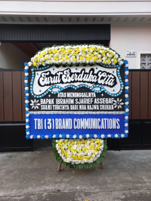 Papan Bunga Duka di Sambeng